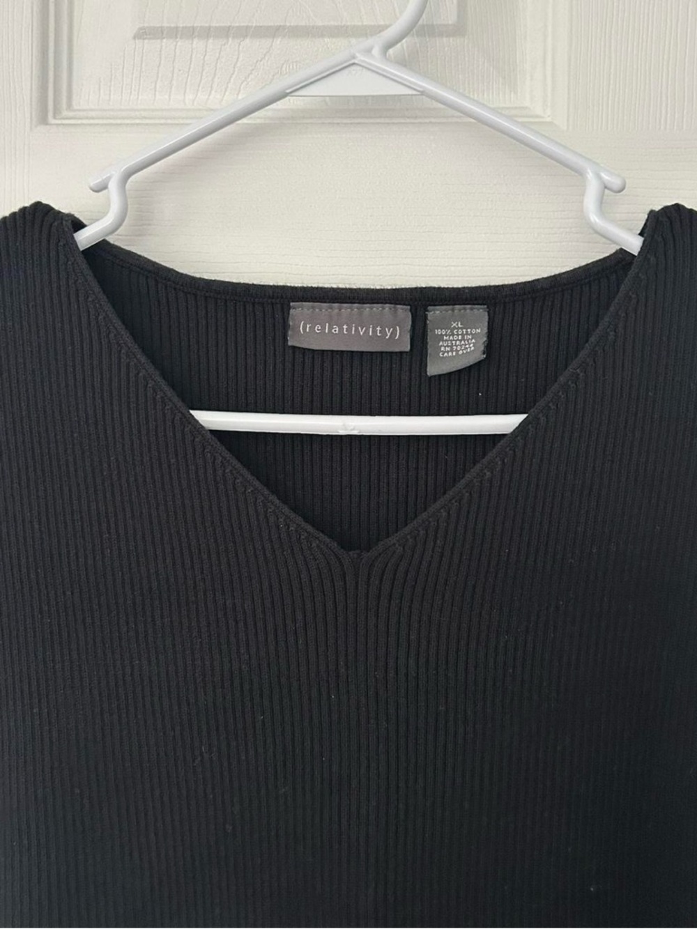 Basic black tank - Picture 2 of 4